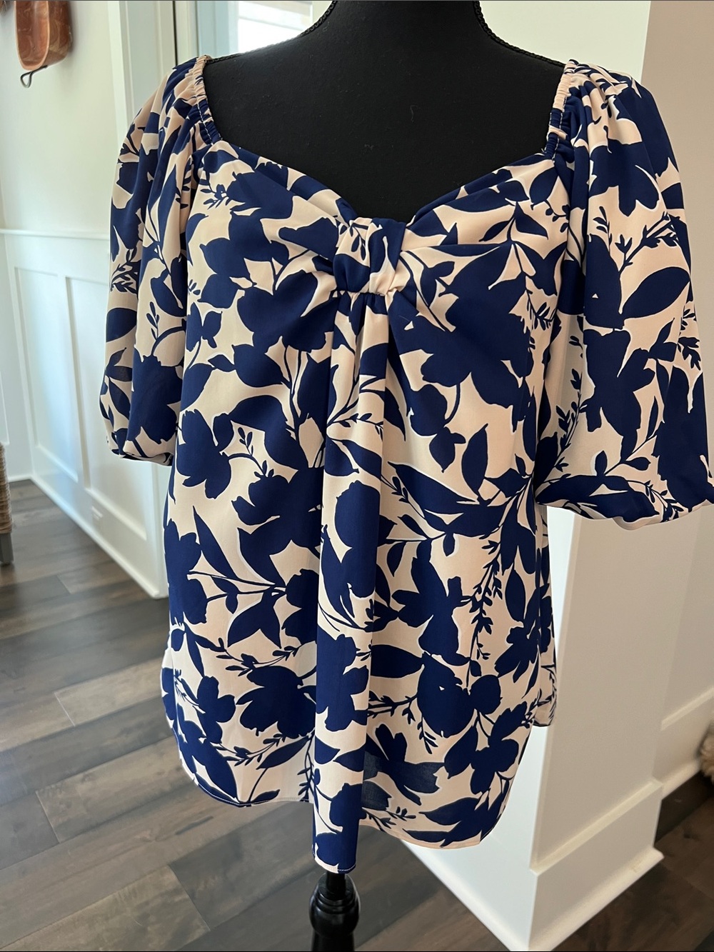 Cream and Navy Floral Knot-Front Puff Sleeve Blouse